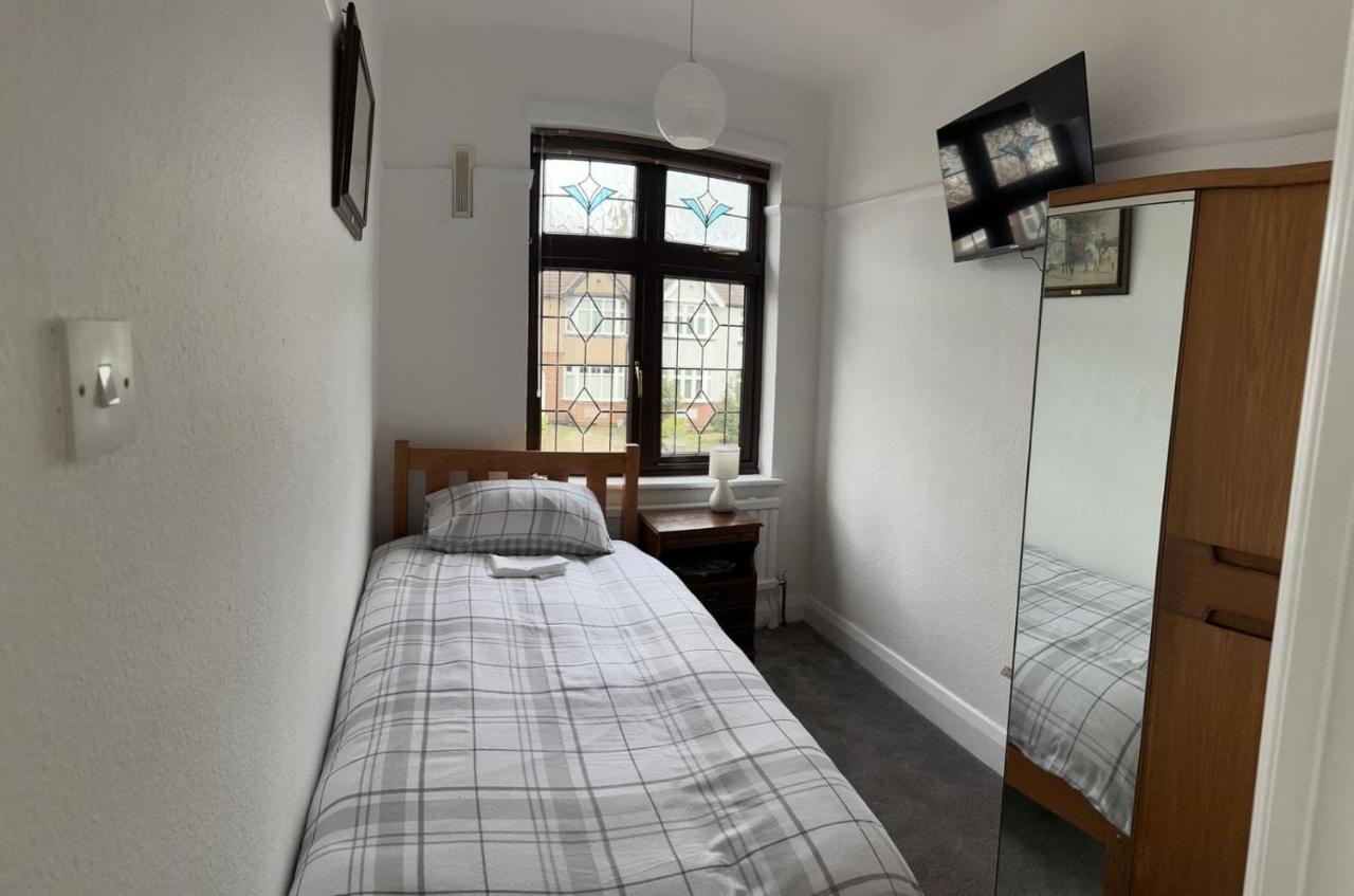 Amazing And Romantic O2 Arena 4 Bedrooms House Free Parking London Exterior photo