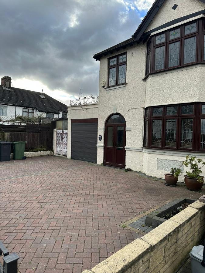 Amazing And Romantic O2 Arena 4 Bedrooms House Free Parking London Exterior photo